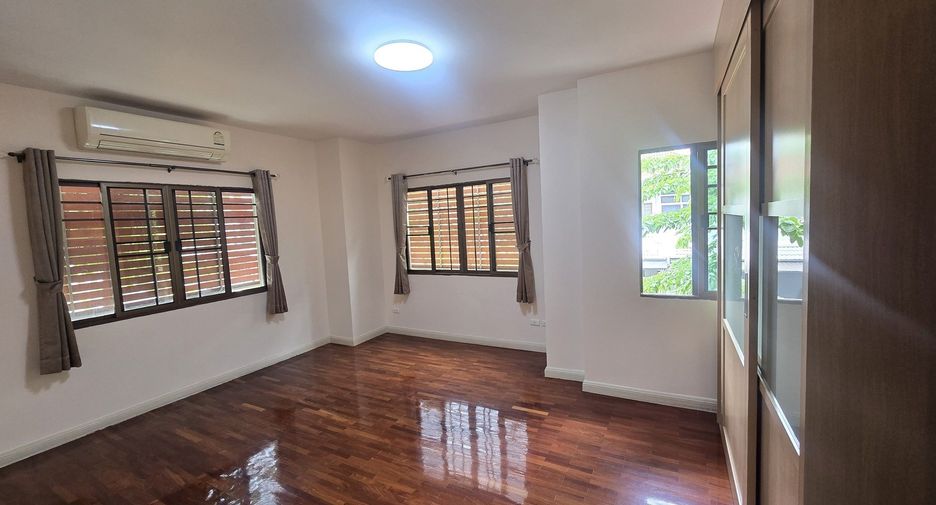 For rent 3 bedrooms house in Khan Na Yao, Bangkok