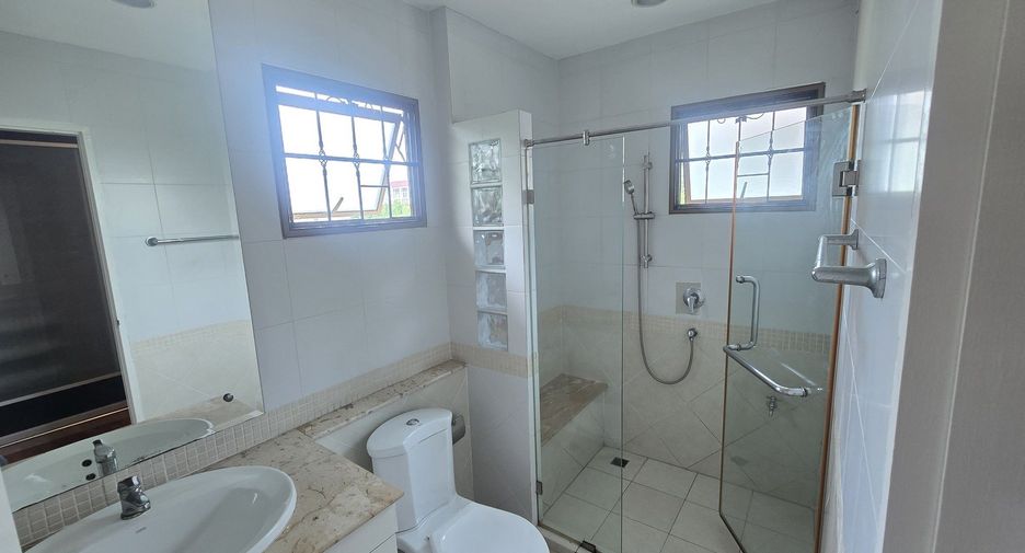 For rent 3 bedrooms house in Khan Na Yao, Bangkok