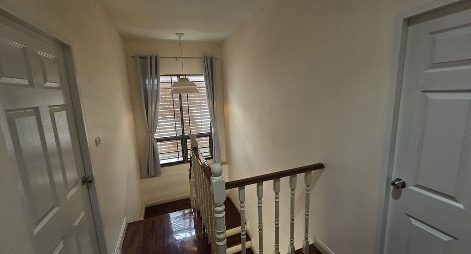 For rent 3 bedrooms house in Khan Na Yao, Bangkok