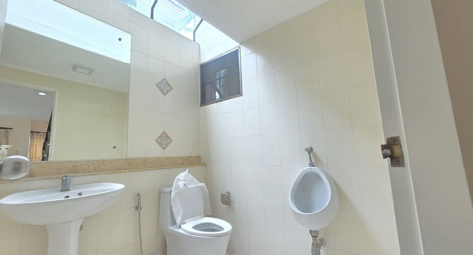 For rent 3 bedrooms house in Khan Na Yao, Bangkok