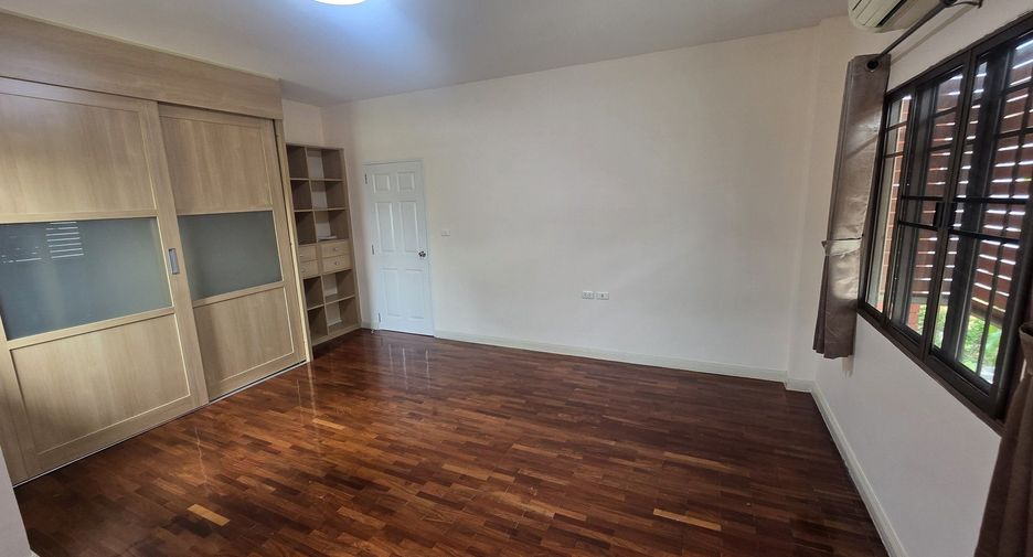 For rent 3 bedrooms house in Khan Na Yao, Bangkok