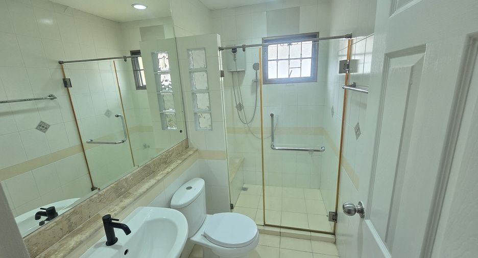 For rent 3 bedrooms house in Khan Na Yao, Bangkok