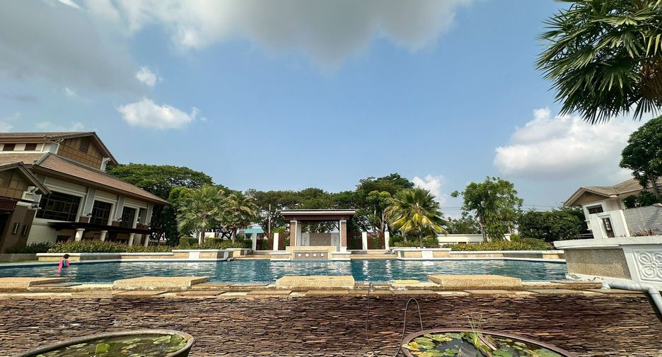 For rent 3 bedrooms house in Khan Na Yao, Bangkok