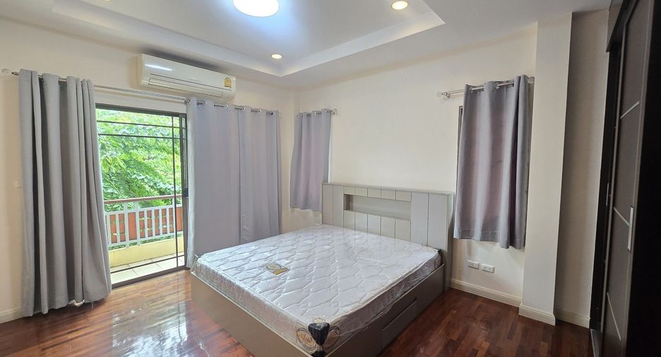 For rent 3 bedrooms house in Khan Na Yao, Bangkok