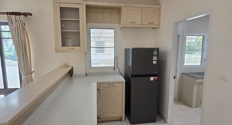 For rent 3 bedrooms house in Khan Na Yao, Bangkok