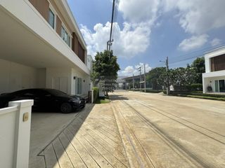 À louer 4 chambres maison à Bang Bo, Samut Prakan