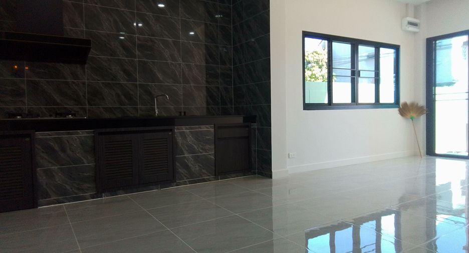 Haus zur Miete mit 3 Zimmer in Mueang Phuket, Phuket