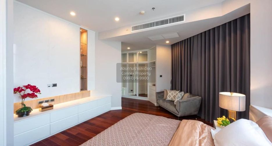 For rent 4 bedrooms condo in Huai Khwang, Bangkok