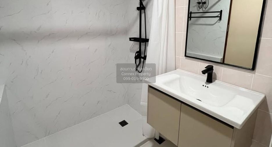 Wohnung zur Miete mit 3 Zimmer in Yan Nawa, Bangkok