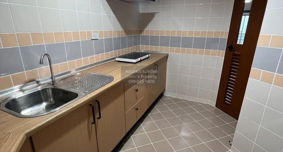 Wohnung zur Miete mit 3 Zimmer in Yan Nawa, Bangkok