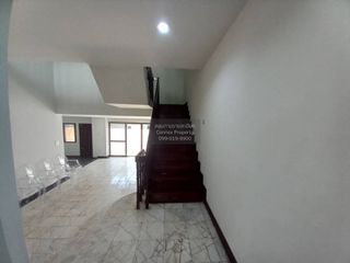 For rent 3 bedrooms townhouse in Watthana, Bangkok