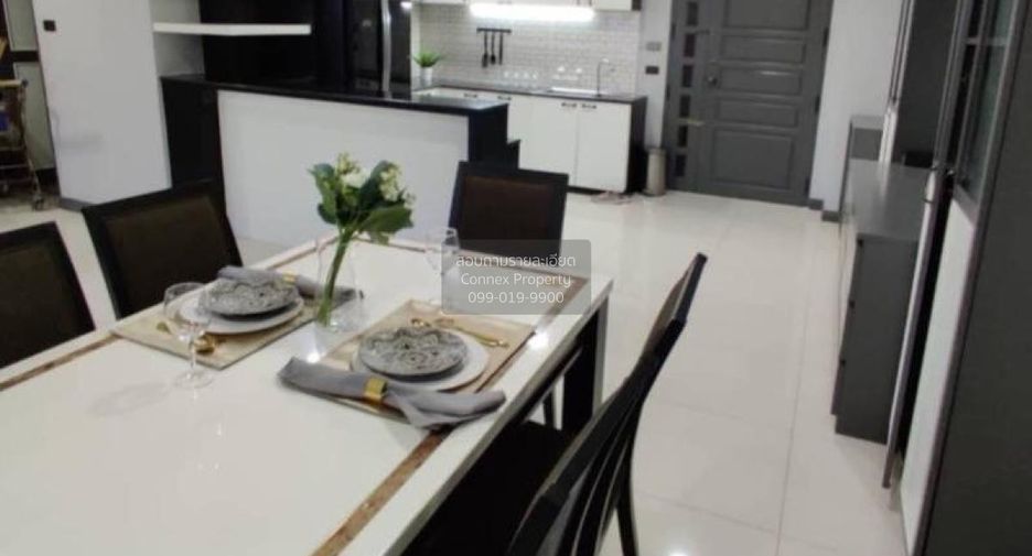 Condo en alquiler de 3 habitaciones en Watthana, Bangkok