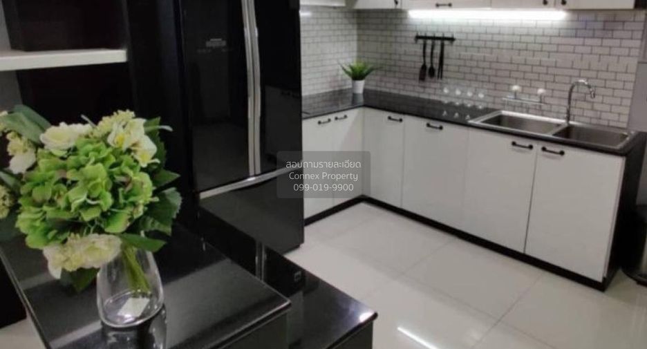 Condo en alquiler de 3 habitaciones en Watthana, Bangkok