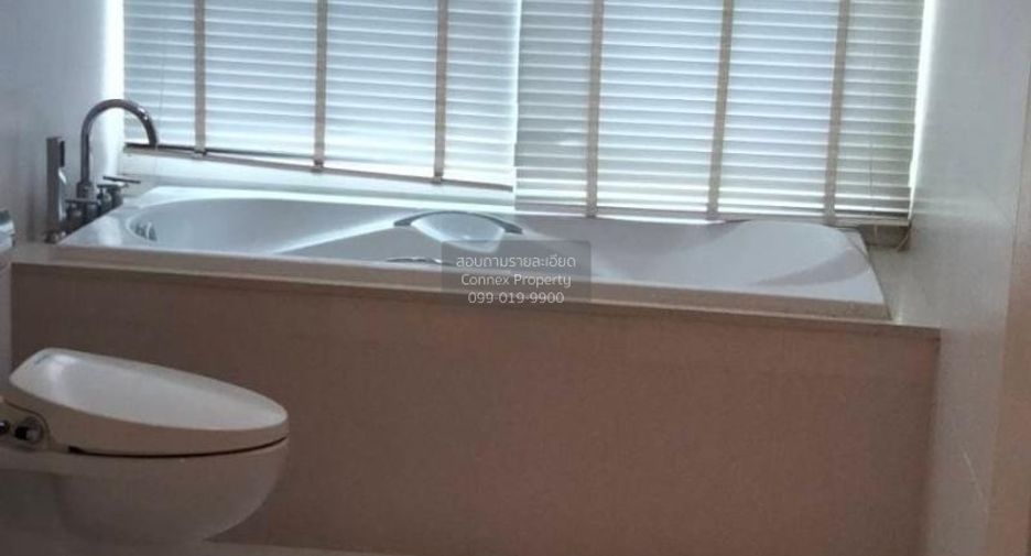 For rent 3 bedrooms condo in Khlong Toei, Bangkok