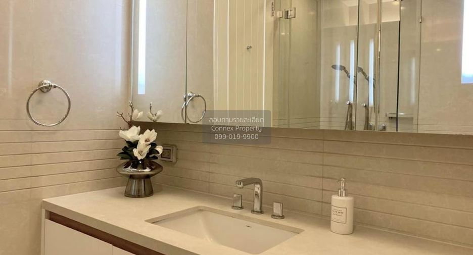 For rent 2 bedrooms condo in Pathum Wan, Bangkok