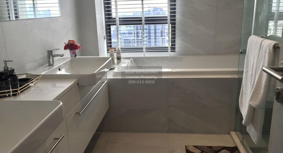 For rent 2 bedrooms condo in Watthana, Bangkok