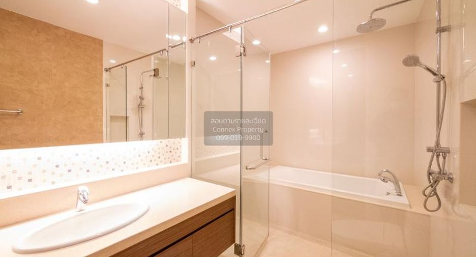 For rent 3 bedrooms condo in Khlong Toei, Bangkok
