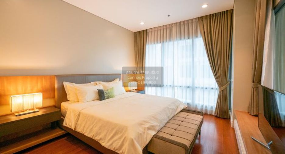 For rent 3 bedrooms condo in Khlong Toei, Bangkok