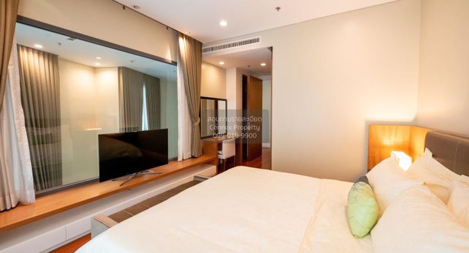 For rent 3 bedrooms condo in Khlong Toei, Bangkok