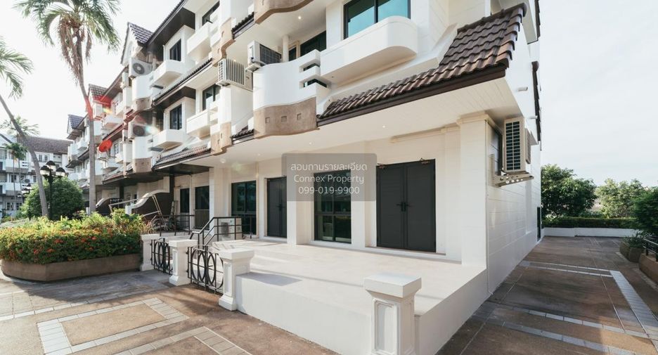 Reihenhaus zur Miete mit 5 Zimmer in Khlong Toei, Bangkok