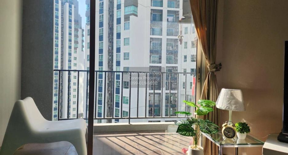 For rent 2 bedrooms condo in Huai Khwang, Bangkok