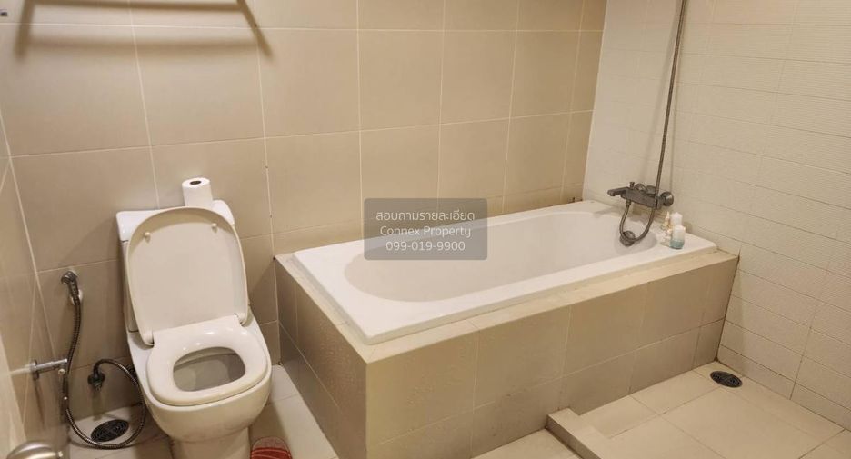 For rent 2 bedrooms condo in Huai Khwang, Bangkok