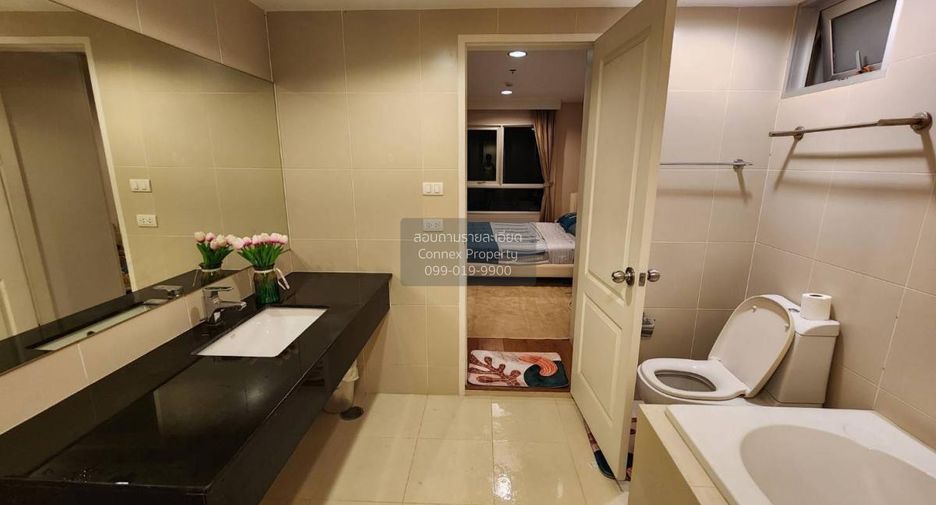 For rent 2 bedrooms condo in Huai Khwang, Bangkok