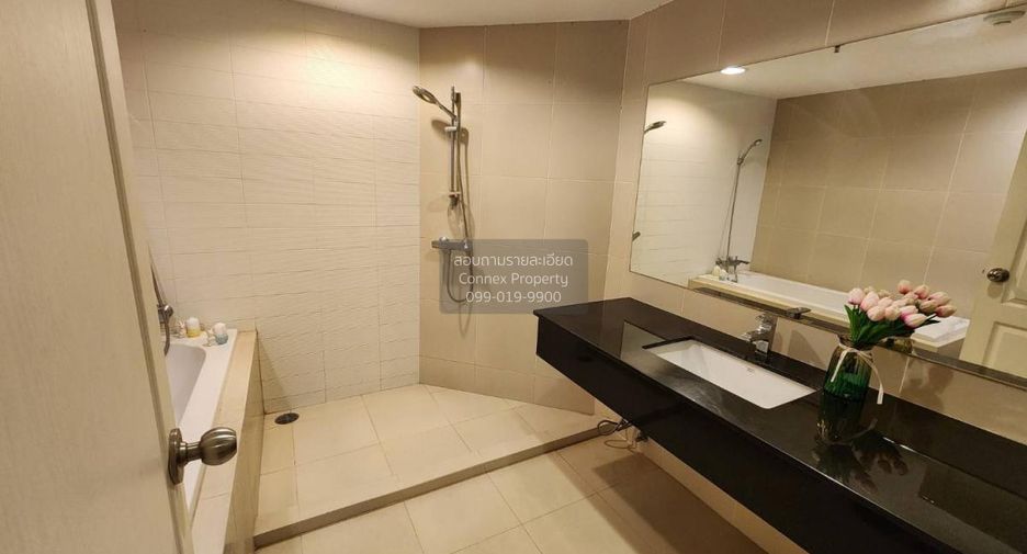 For rent 2 bedrooms condo in Huai Khwang, Bangkok