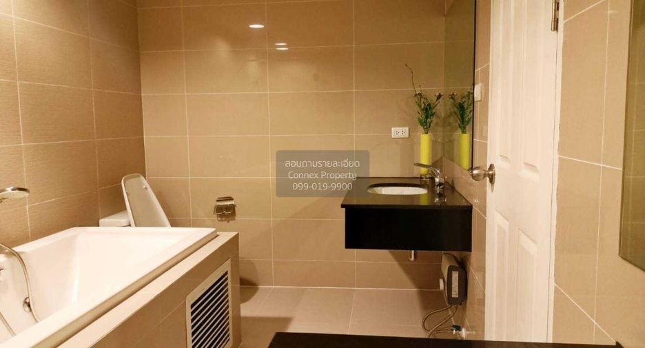 For rent 5 bedrooms condo in Huai Khwang, Bangkok