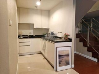For rent 5 bedrooms condo in Huai Khwang, Bangkok