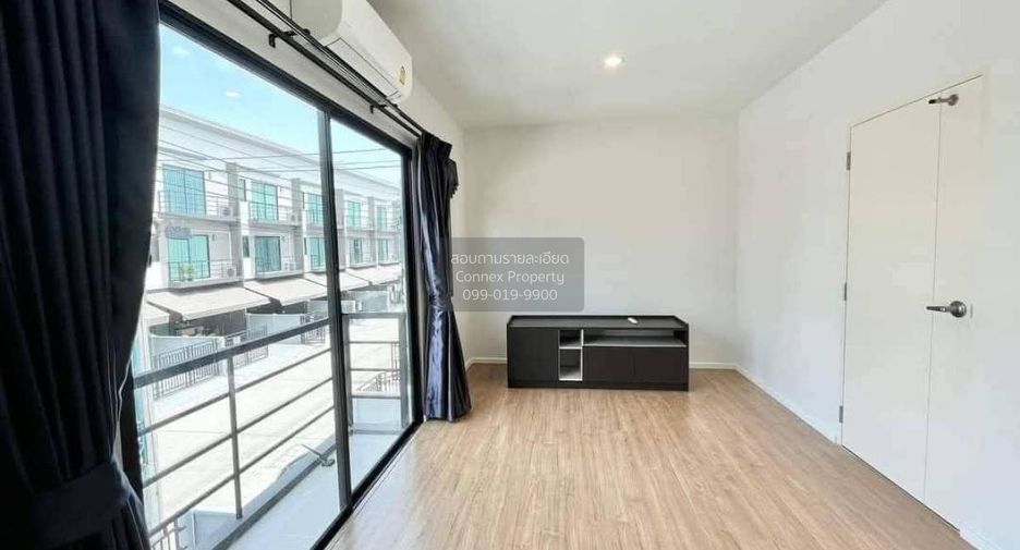 For rent 3 bedrooms townhouse in Mueang Nonthaburi, Nonthaburi