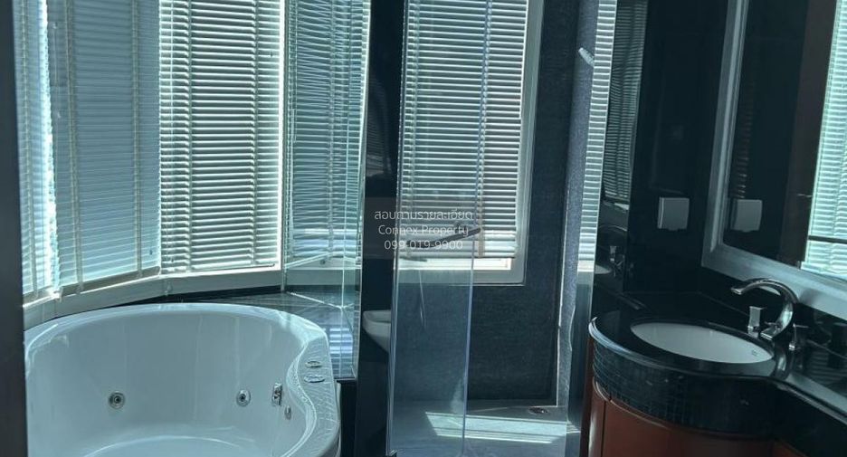 For rent 2 bedrooms condo in Sathon, Bangkok