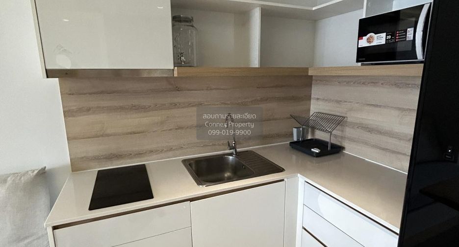 For rent 2 bedrooms condo in Bang Rak, Bangkok