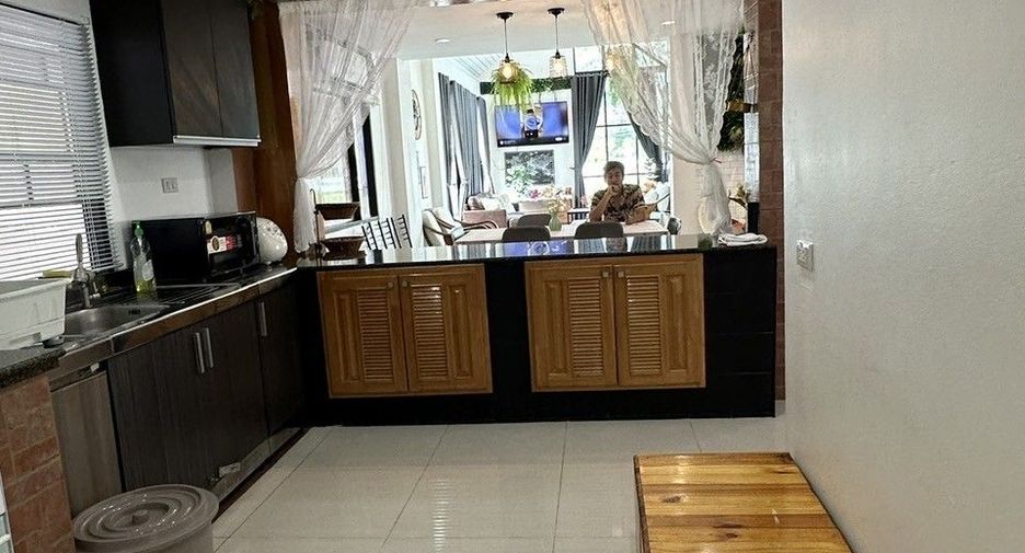 Villa en alquiler de 4 habitaciones en Jomtien, Pattaya