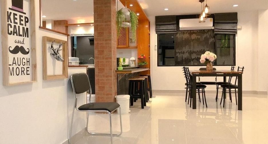 Villa en alquiler de 4 habitaciones en Jomtien, Pattaya