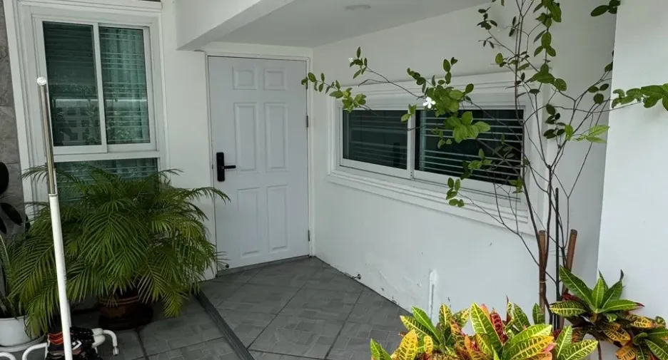 For rent 3 bedrooms house in Saphan Sung, Bangkok