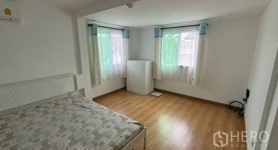 For rent 3 bedrooms house in Saphan Sung, Bangkok