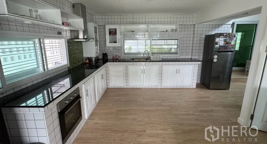 For rent 3 bedrooms house in Saphan Sung, Bangkok
