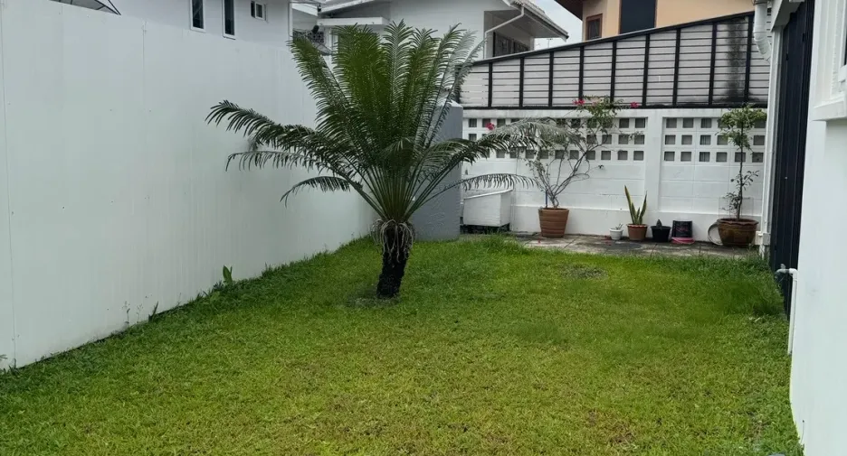 For rent 3 bedrooms house in Saphan Sung, Bangkok