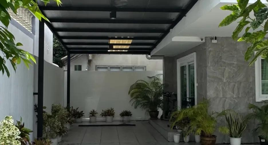 For rent 3 bedrooms house in Saphan Sung, Bangkok