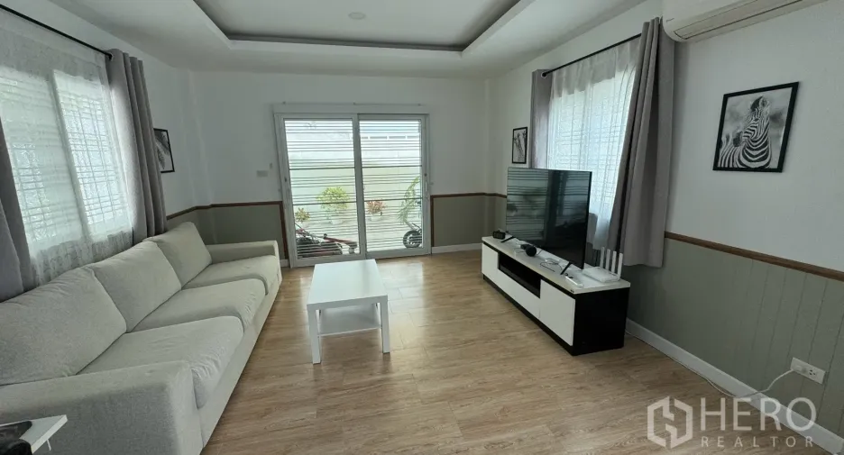 For rent 3 bedrooms house in Saphan Sung, Bangkok