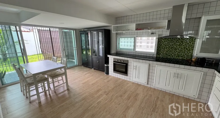 For rent 3 bedrooms house in Saphan Sung, Bangkok