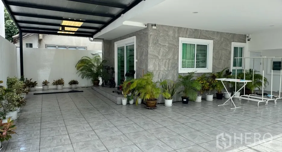 For rent 3 bedrooms house in Saphan Sung, Bangkok
