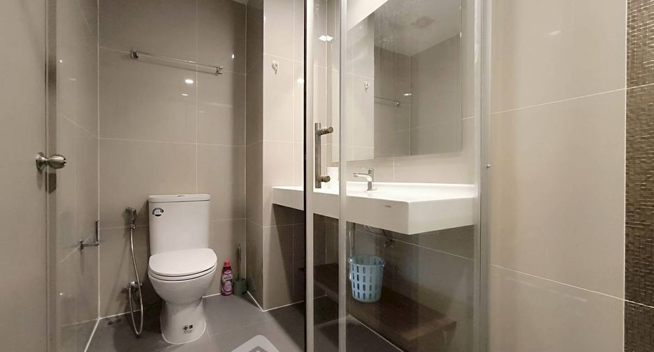 Condo en alquiler de 2 habitaciones en Huai Khwang, Bangkok