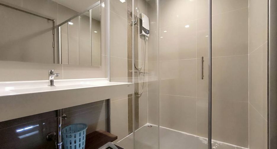 Condo en alquiler de 2 habitaciones en Huai Khwang, Bangkok