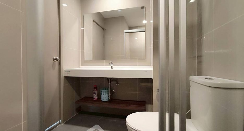 Condo en alquiler de 2 habitaciones en Huai Khwang, Bangkok
