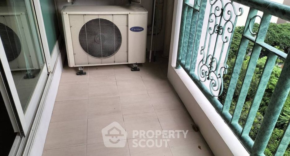 For rent 2 bedrooms condo in Pathum Wan, Bangkok