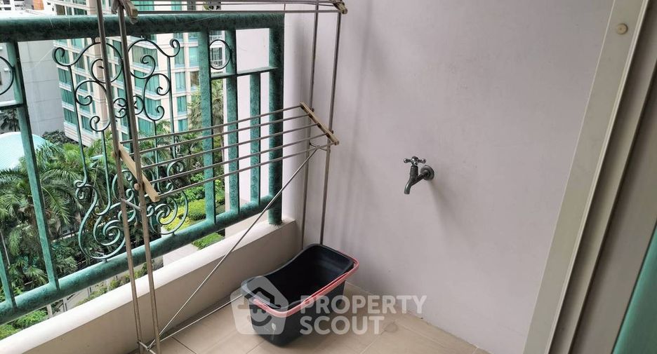 For rent 2 bedrooms condo in Pathum Wan, Bangkok