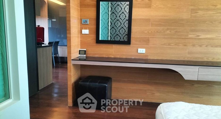 For rent 2 bedrooms condo in Pathum Wan, Bangkok