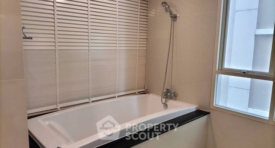 For rent 2 bedrooms condo in Pathum Wan, Bangkok